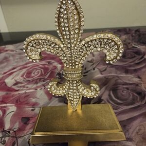 Elegant Gold Metal Fleur-de-Lis Holiday Decor